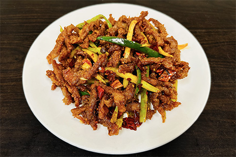 b13. dry-fried shredded beef 干煸牛肉丝 <img title='Spicy & Hot' align='absmiddle' src='/css/spicy.png' /> <img title='Spicy & Hot' align='absmiddle' src='/css/spicy.png' />